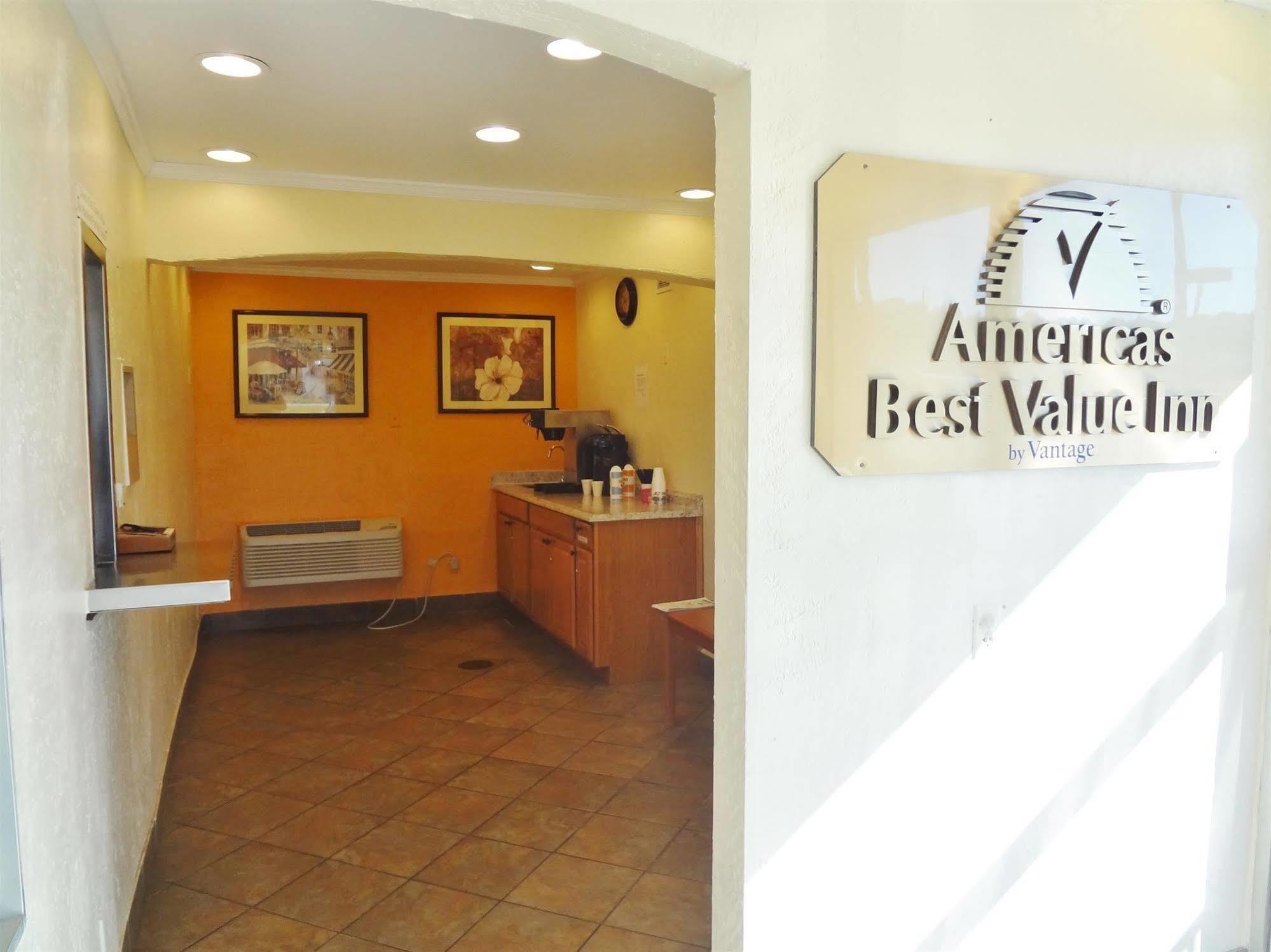 Americas Best Value Inn - Голдсбъро Екстериор снимка