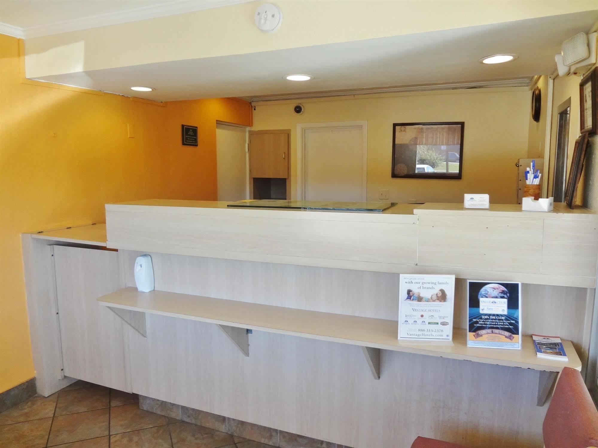 Americas Best Value Inn - Голдсбъро Екстериор снимка