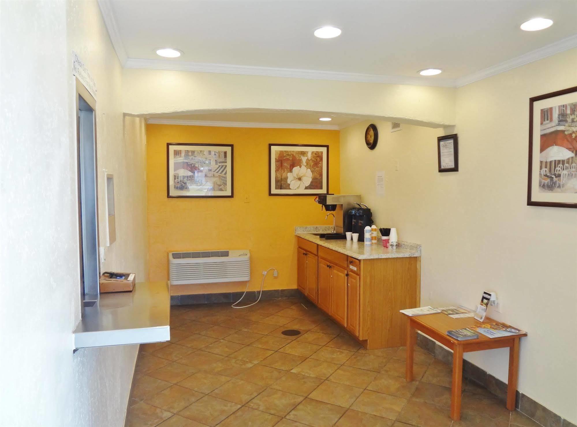 Americas Best Value Inn - Голдсбъро Екстериор снимка