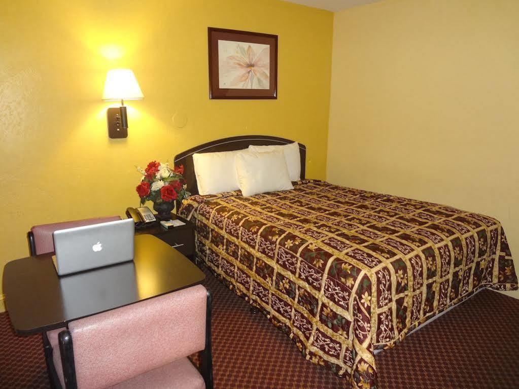 Americas Best Value Inn - Голдсбъро Екстериор снимка
