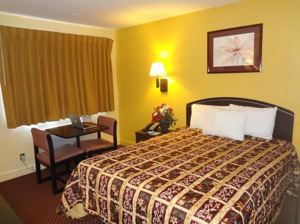 Americas Best Value Inn - Голдсбъро Екстериор снимка